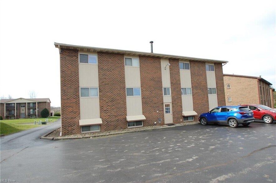 More Photos Of 35 Carter Cir, Youngstown Apartments For Sale