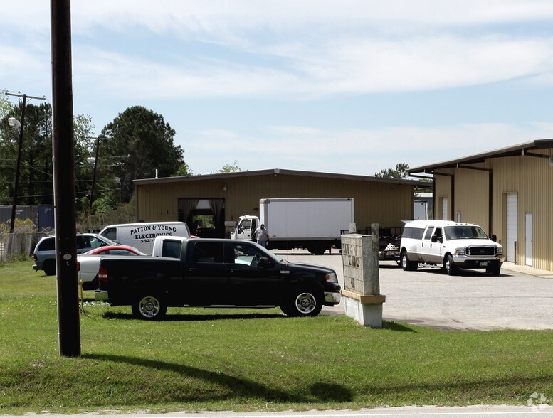 More Photos Of 7227 Cross County Rd, Charleston Warehouse For Lease