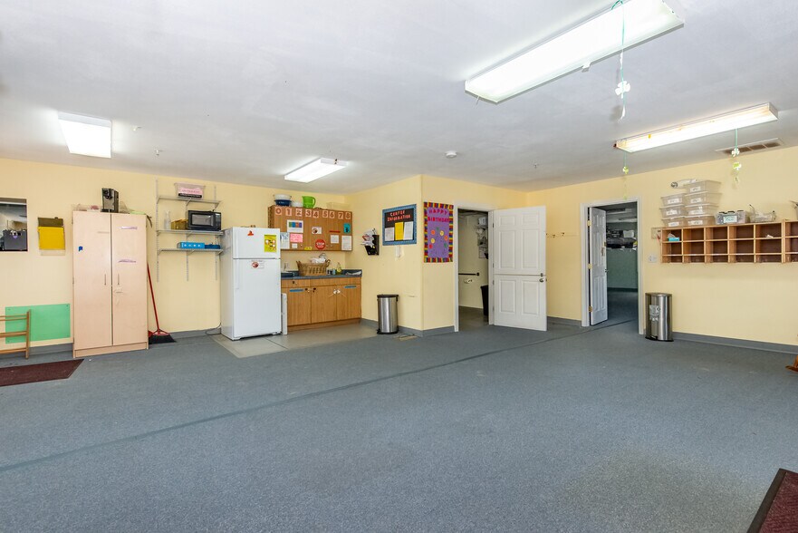 More Photos Of 105 Durham Rd, Dover Daycare Center For Sale