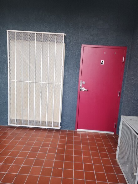 More Photos Of 942 S Gerhart Ave, Commerce Coworking Space