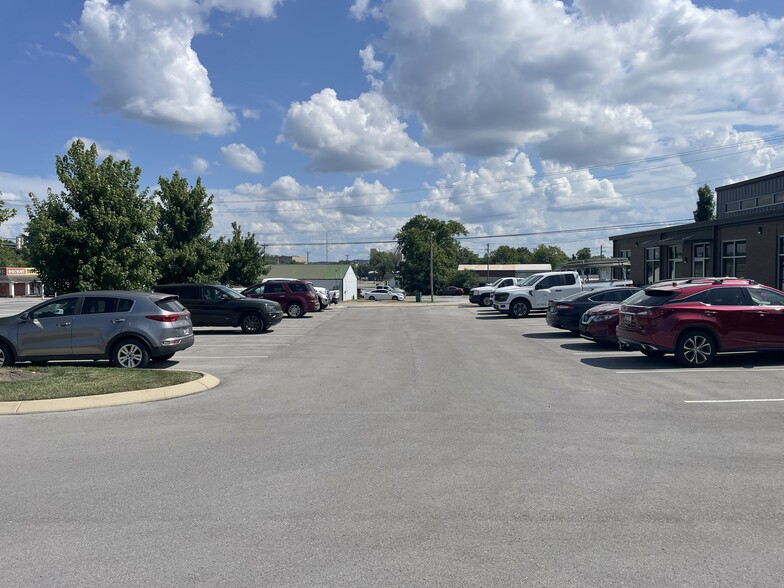More Photos Of 802 N Cumberland St, Lebanon Light Distribution For Lease