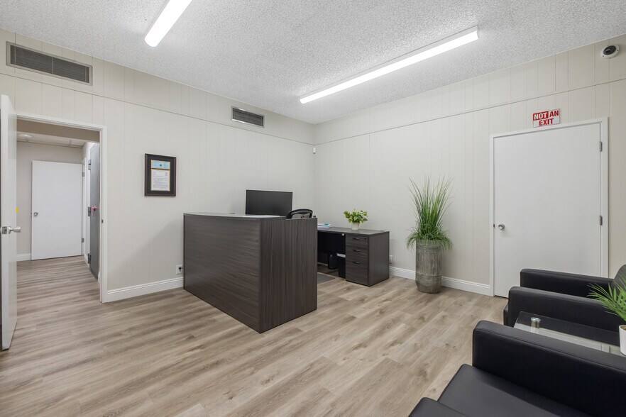 More Photos Of 1620 W Mineral King Ave, Visalia Office For Sale