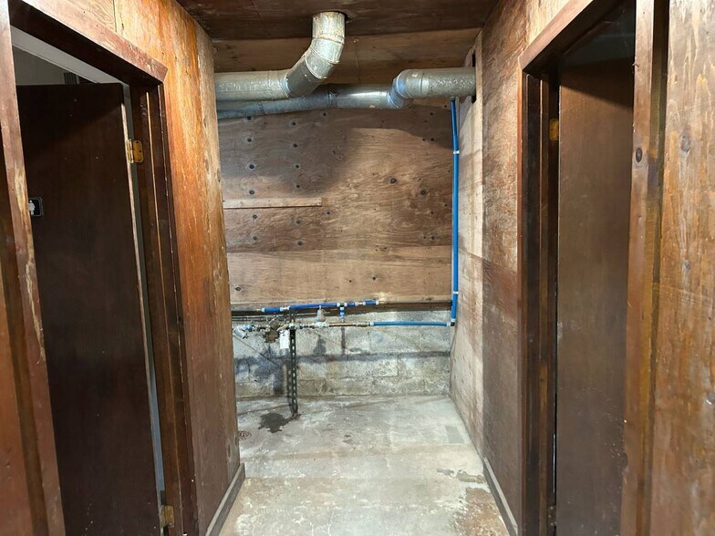 More Photos Of 22 Pershing Ave, Poughkeepsie Warehouse For Sale