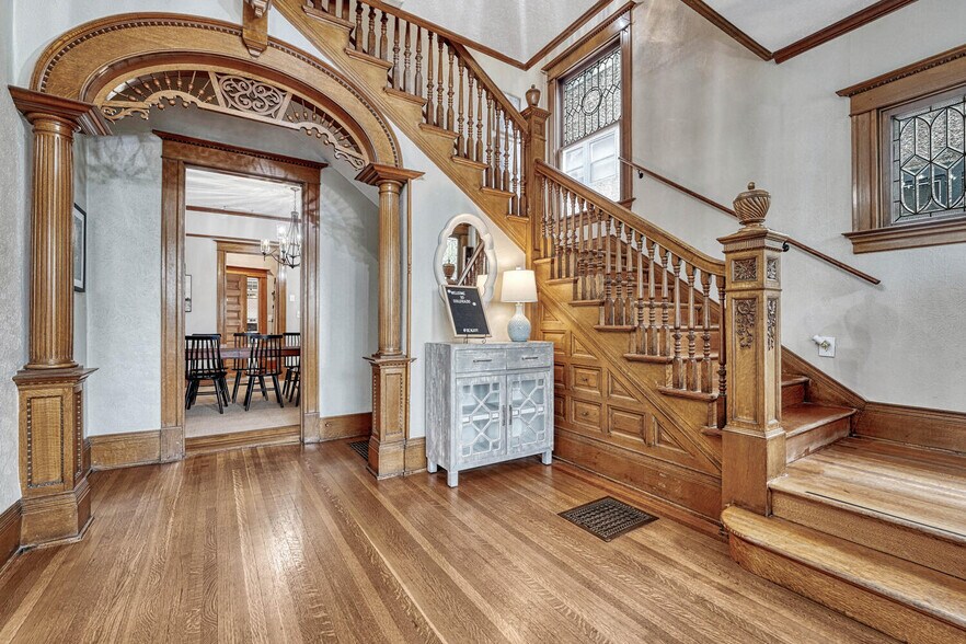 More Photos Of 6 Boulder Crescent St, Colorado Springs Hotel For Sale