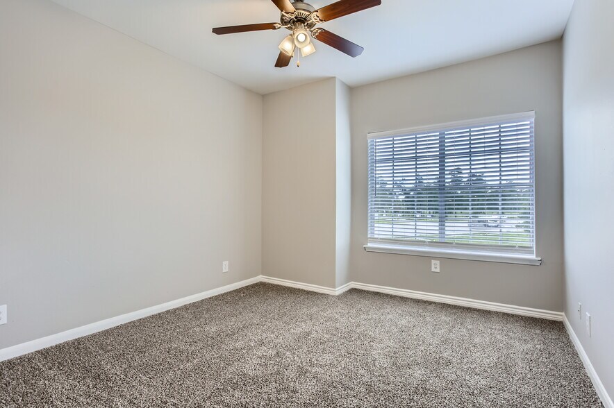 More Photos Of 12380 Wood Bayou Dr, Houston Apartments For Sale