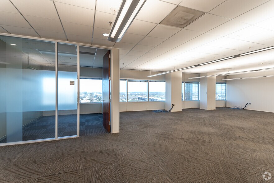 More Photos Of 301 Commerce St, Fort Worth Office For Lease