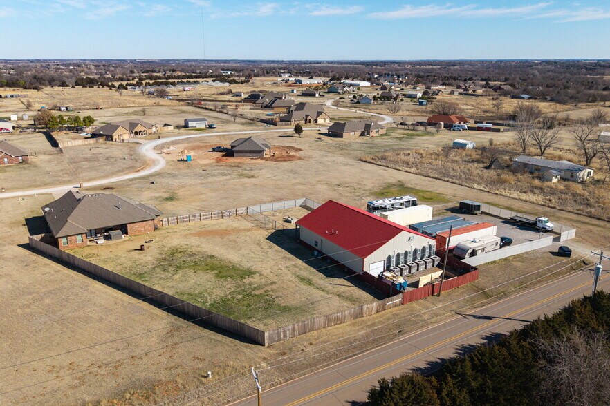 More Photos Of 8900 Charter Oak Rd, Edmond Flex For Sale