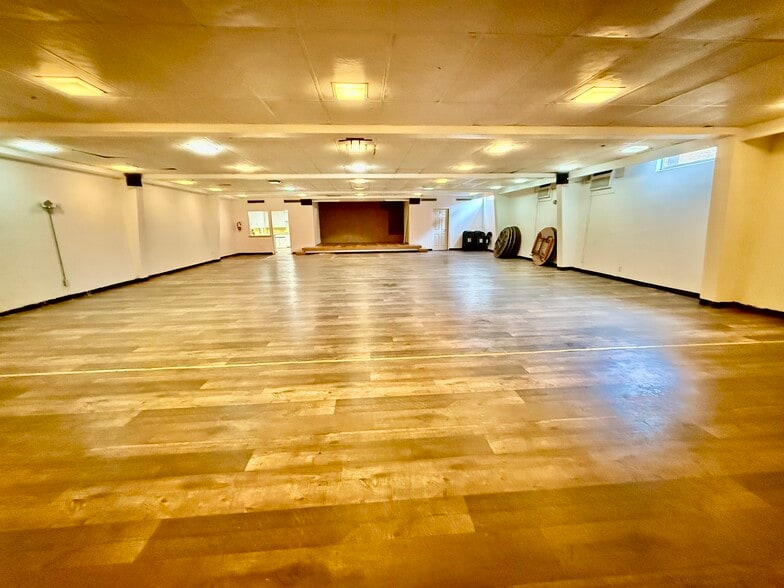 More Photos Of 310 N Fulton St, Marshall Recycling Center For Sale