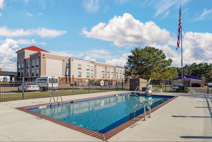 More Photos Of 5131 University Pky, Natchitoches Hotel For Sale