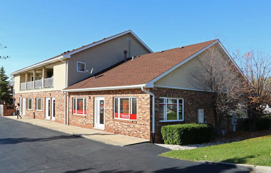 Primary Photo Of 75 E Division St, Mundelein Office Residential For Lease