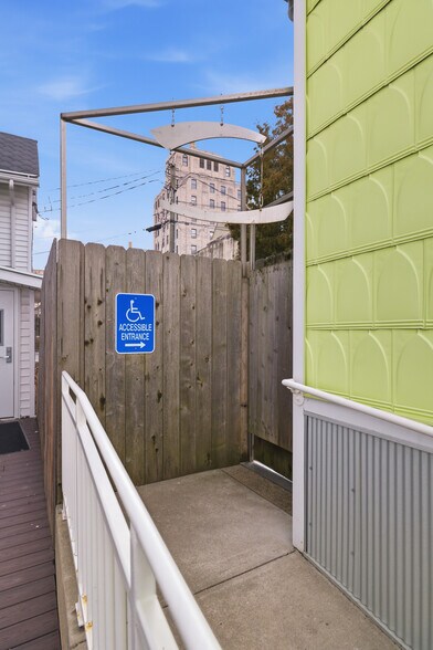 More Photos Of 20 N Mulberry St, Mansfield Office For Sale