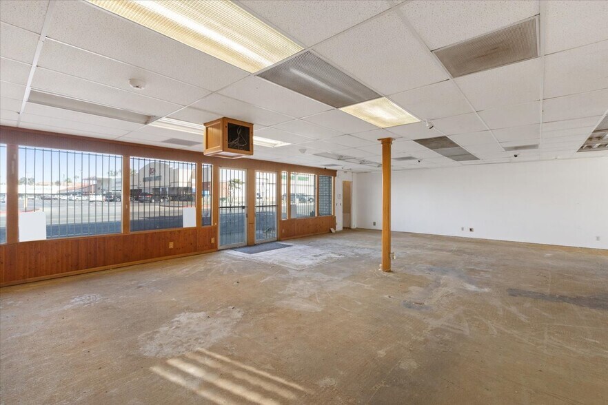 More Photos Of 239 W Washington Ave, Escondido General Retail For Sale