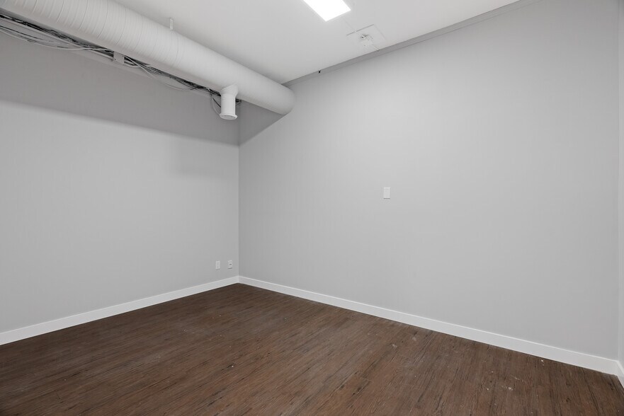 More Photos Of 9612 Franklin Av, Fort McMurray Freestanding For Lease