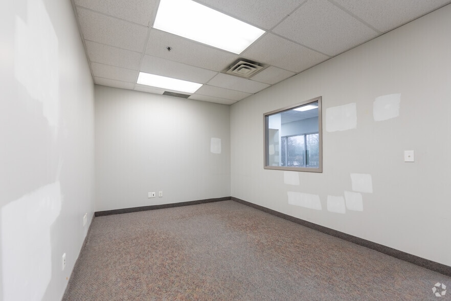 More Photos Of 8705 Torbram Rd, Brampton Warehouse For Lease