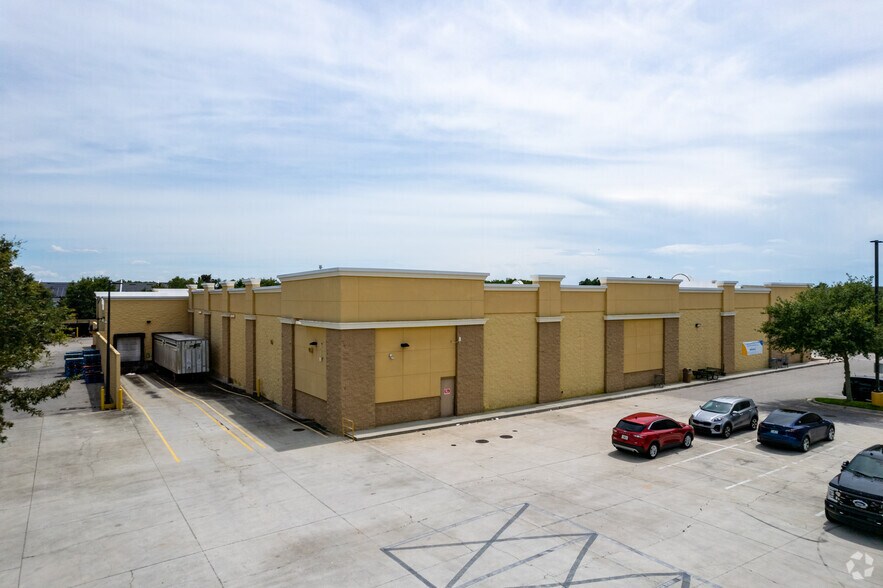 More Photos Of 401-457 S Avalon Park Blvd, Orlando Unknown For Lease