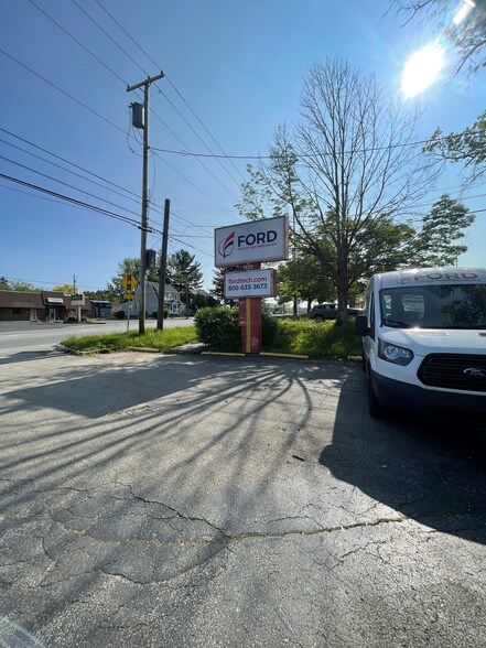 More Photos Of 1920 E State St, Hermitage Freestanding For Lease