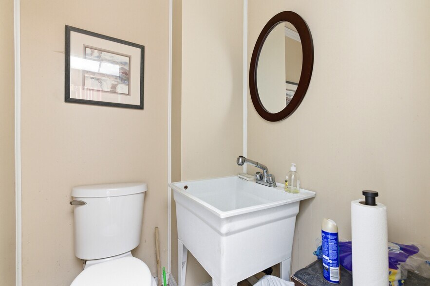 More Photos Of 1081-1087 Mt Vernon ave, Columbus Flex For Sale