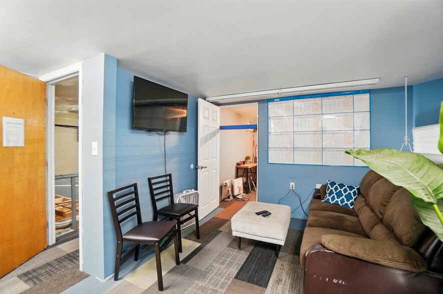 More Photos Of 50 Eswin St, Cincinnati Freestanding For Sale