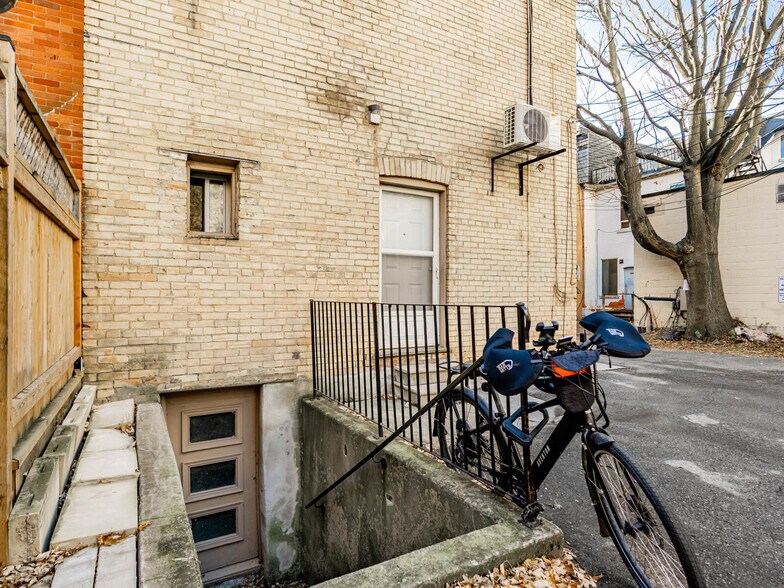 More Photos Of 24 Webster Av, Toronto Apartments For Sale