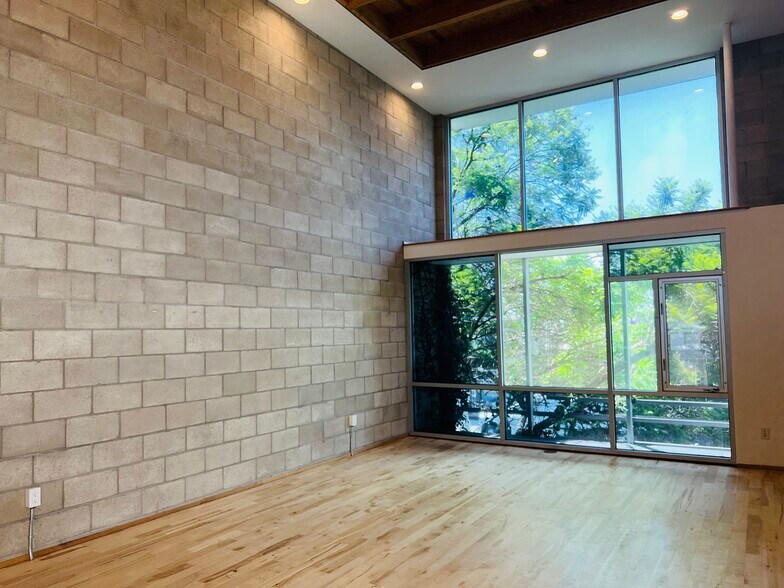 More Photos Of 6621 Melrose Ave, Los Angeles Loft Creative Space For Lease