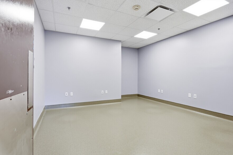 More Photos Of 180 Bear Hill Rd, Waltham Flex For Sale