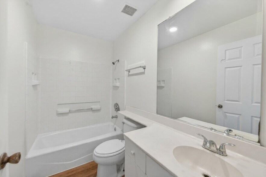 More Photos Of 4930 W Point Loma Blvd, San Diego Apartments For Sale