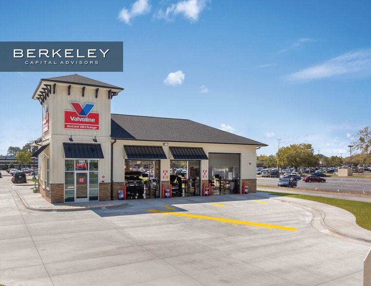 Primary Photo Of 5693 Altama Ave, Brunswick Service Station For Sale