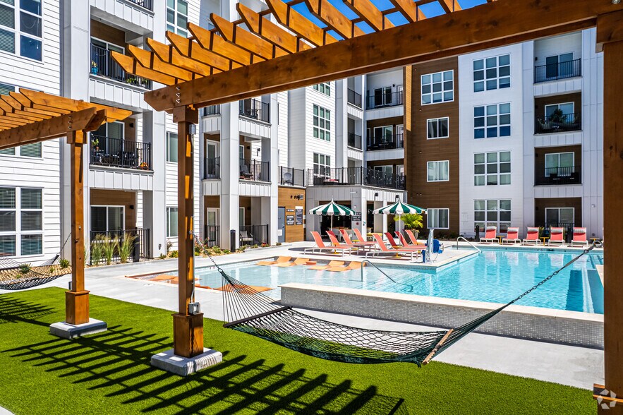 More Photos Of 701 Berkley Pky, Kansas City Apartments For Lease