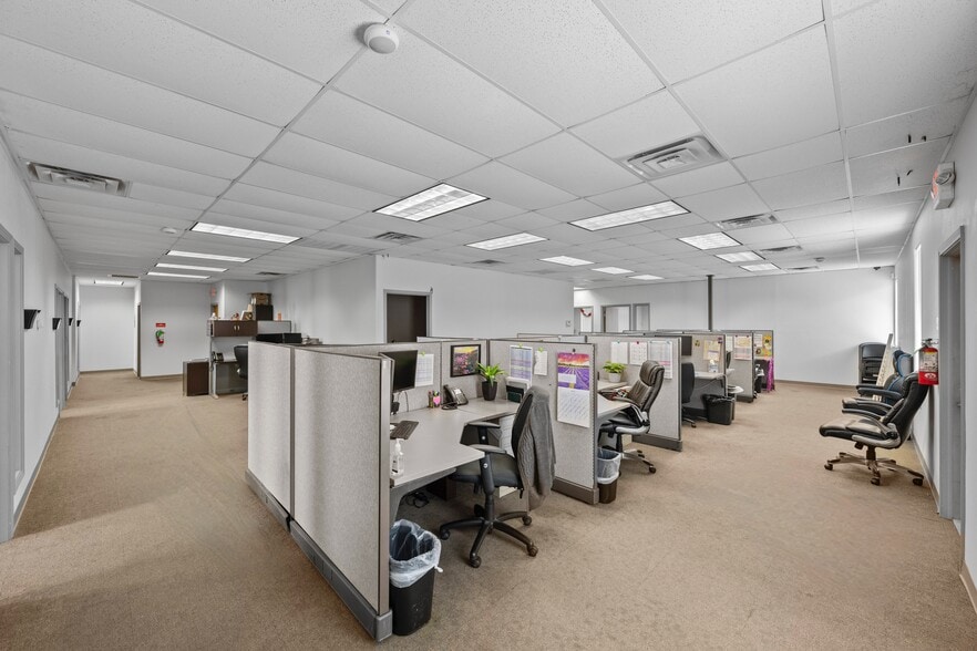 More Photos Of 1921 Corporate Dr, San Marcos Office For Lease