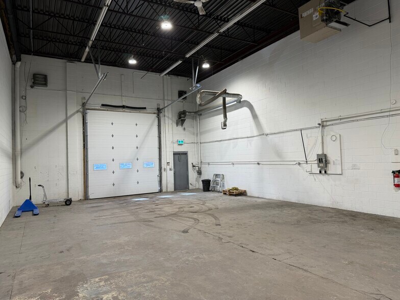 More Photos Of 3815 61 Av SE, Calgary Industrial For Lease