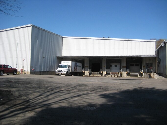 More Photos Of 965 W Main St, Branford Warehouse For Lease
