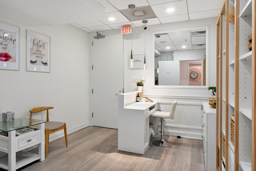 More Photos Of 7601 Lewinsville Rd, McLean Medical For Sale