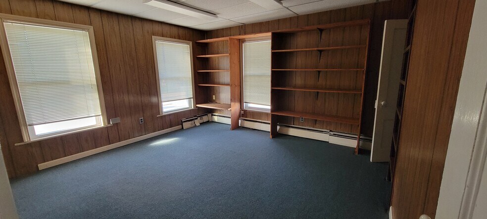 More Photos Of 147 N Ocean Ave, Patchogue Office For Sale
