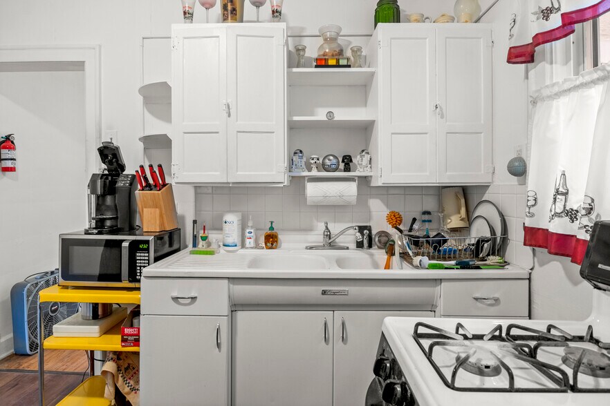 More Photos Of 1205 Garfield Ave, Lincoln Park Apartments For Sale
