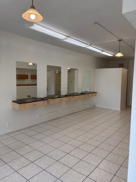 More Photos Of 4330 101st St W, Bradenton General Retail For Lease