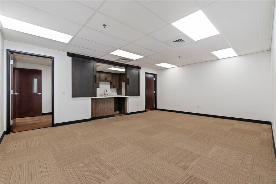 More Photos Of 2945 Badger Dr, Nampa Flex For Lease