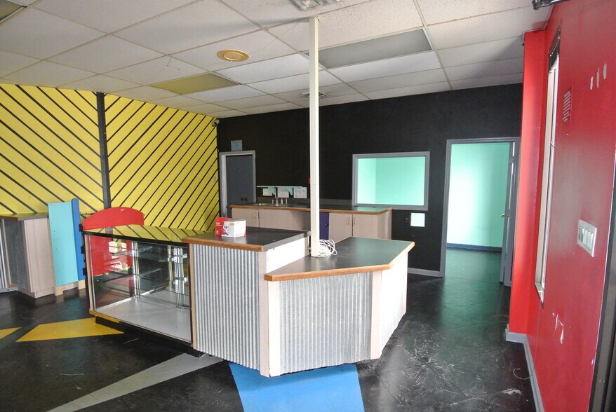 More Photos Of 2911 Brunswick Ave, New Bern Sports And Entertainment For Lease