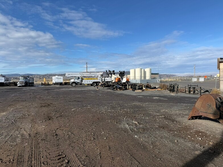 More Photos Of 3344 Washburn Way, Klamath Falls Warehouse For Lease