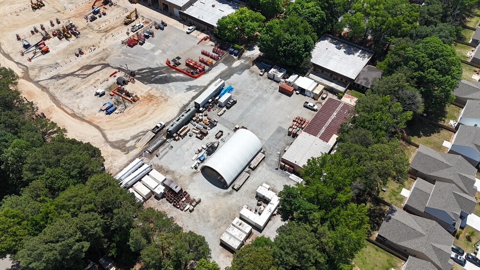 Primary Photo Of 1863 Parker Ct, Stone Mountain Warehouse For Lease