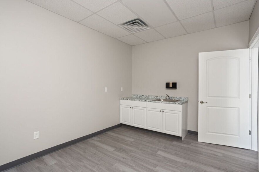 More Photos Of 36 Parkway Ln, Fishersville Storefront Retail Office For Lease