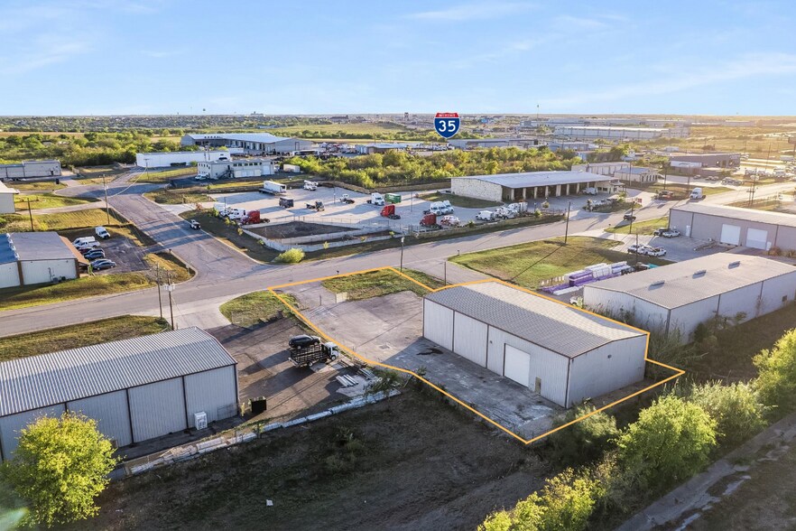 More Photos Of 5291 Industrial Way, Buda Warehouse For Lease