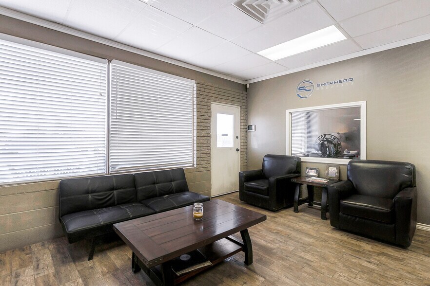 More Photos Of 6636 Canyon Dr, Amarillo Warehouse For Sale