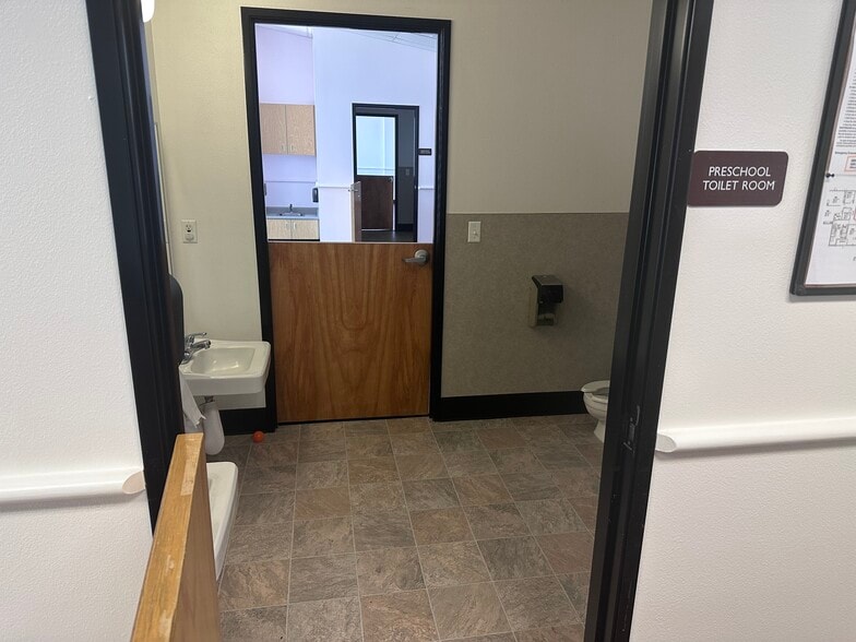 More Photos Of 8406 SW Main St, Wilsonville Freestanding For Lease