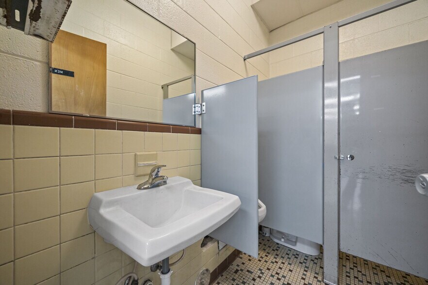 More Photos Of 201 4th St, Walnut Cove Office For Sale