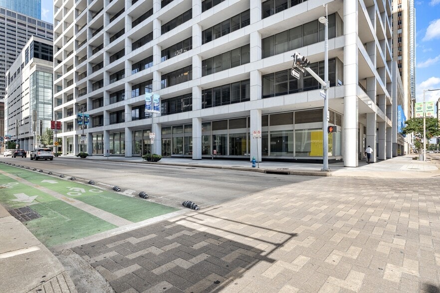 More Photos Of 1021 Main St, Houston Office For Lease