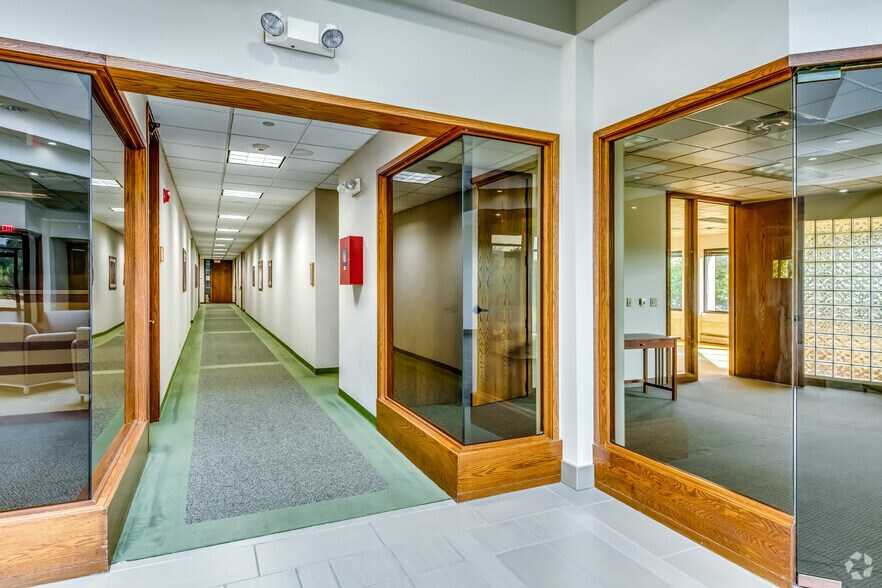 More Photos Of 11950 W Lake Park Dr, Milwaukee Office For Sale