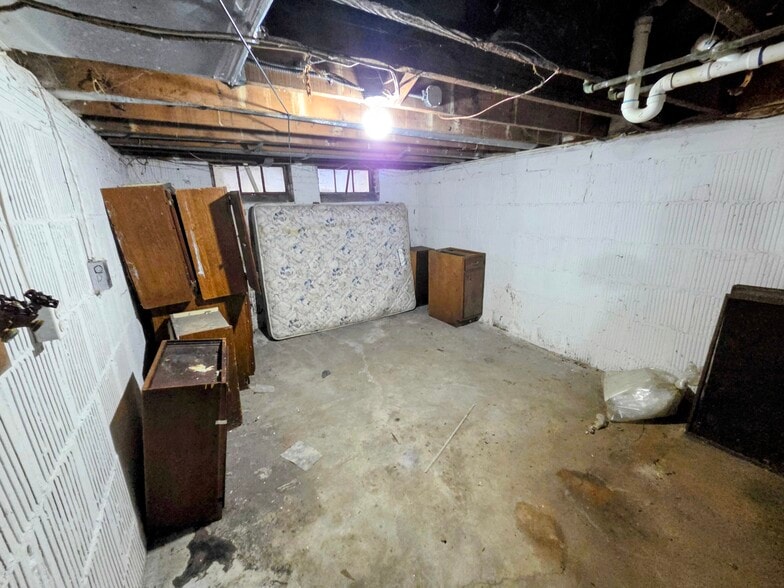 More Photos Of 1611 Franklin Ave, Charleston Apartments For Sale
