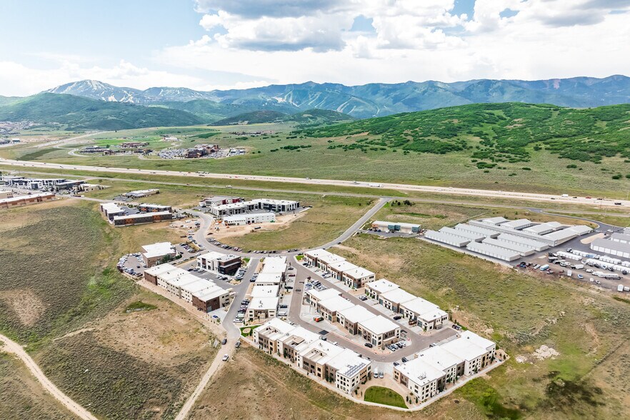 More Photos Of 4554 Forestdale Dr, Park City Light Manufacturing For Sale