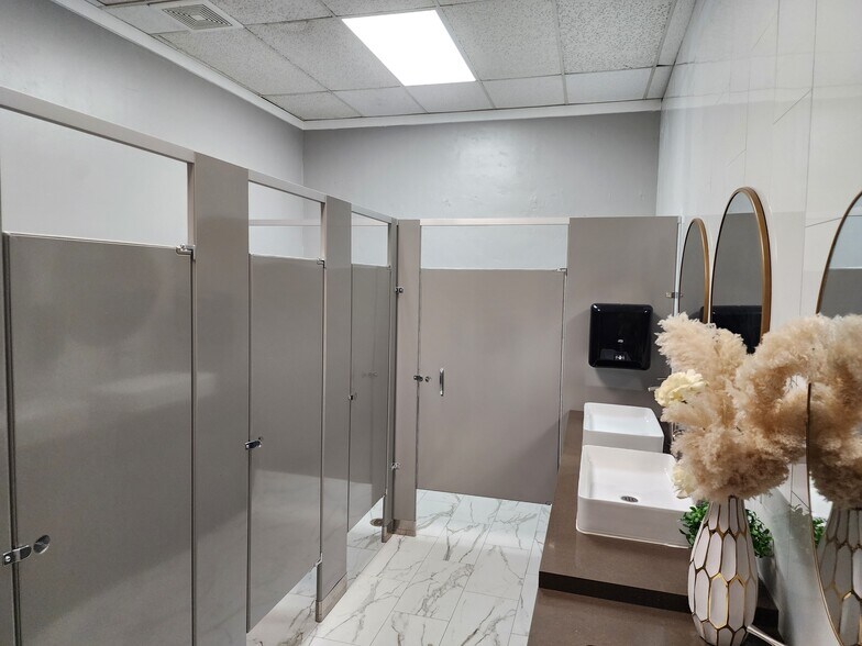 More Photos Of 142-144 N K St, Tulare Restaurant For Sale