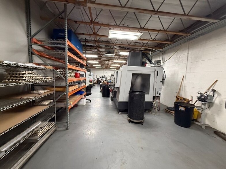 More Photos Of 113-117 S Rockford Dr, Tempe Light Manufacturing For Lease